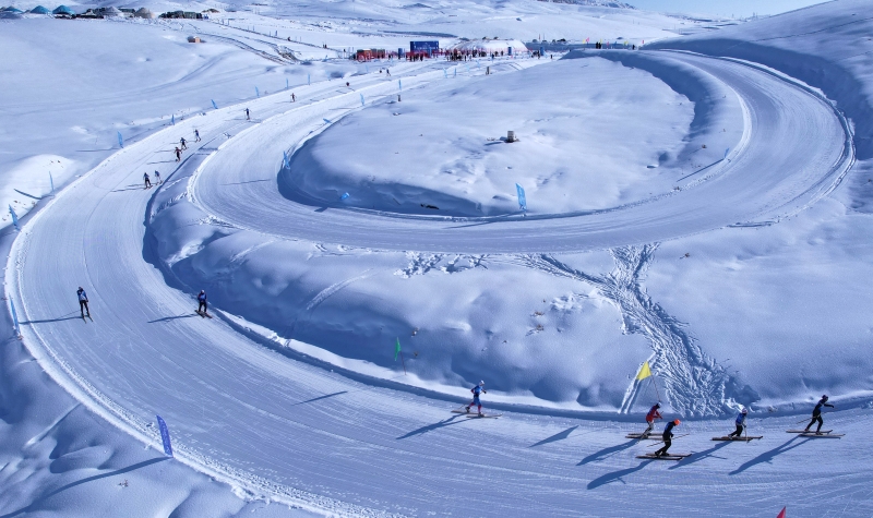 第三屆環(huán)阿爾泰山冬季運(yùn)動(dòng)會(huì)越野滑雪接力賽、滑雪登山賽開(kāi)賽